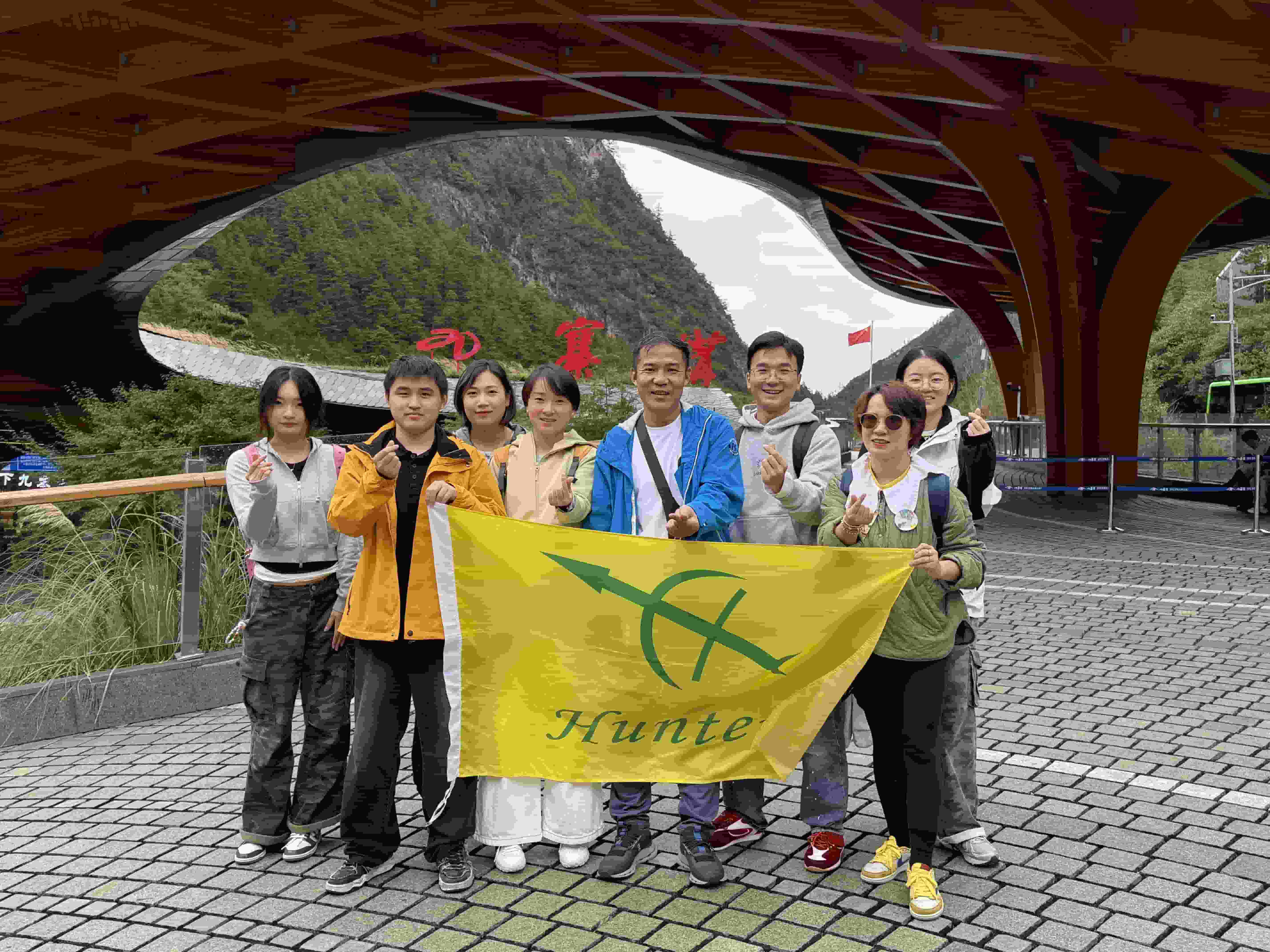 Onkraj gora in morja, združevanje izdelave | Dokumentarec o potovanju 